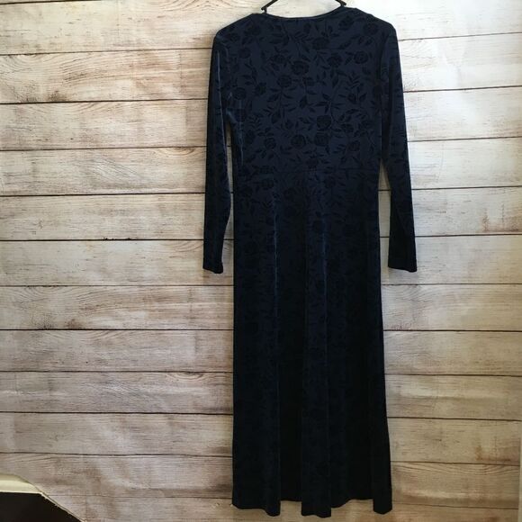 VINTAGE STUDIO EASE PETITE EMBOSSED‎ VELVET MAXI DRESS IN NAVY BLUE - Picture 3 of 6
